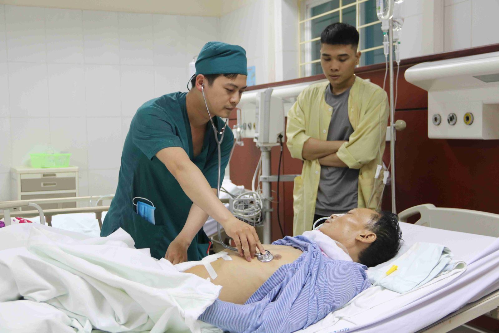 Bệnh nhân được điều trị tại khu vực hồi sức tích cực sau mổ